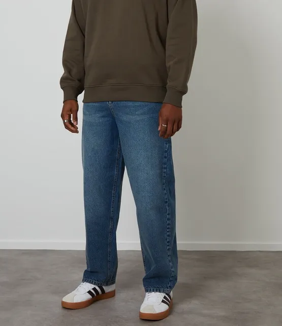 Light Wash Baggy-Fit Jeans