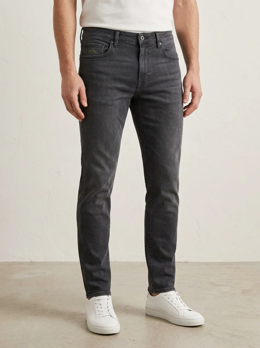 Men's Classic Comfort Mountain Logo Printed Stretch Denim Jeans