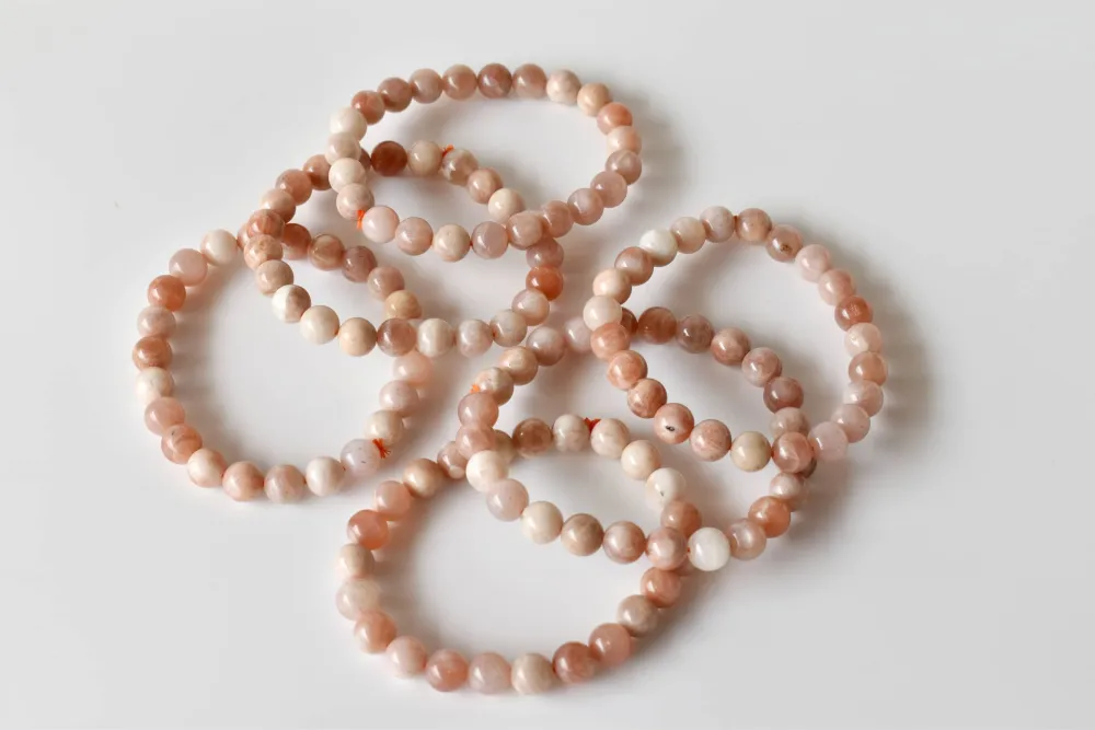 Minimal Charm Bracelet Detail Pink