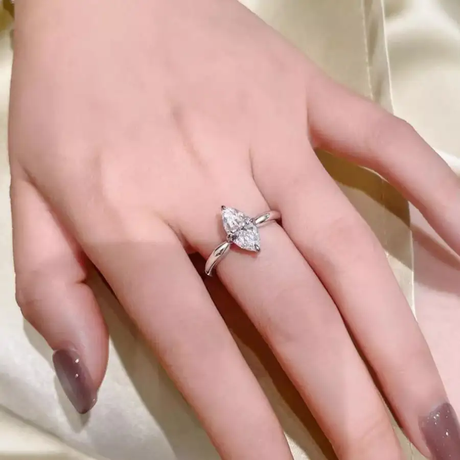 Crisp Ring with Sterling Silver Moissanite