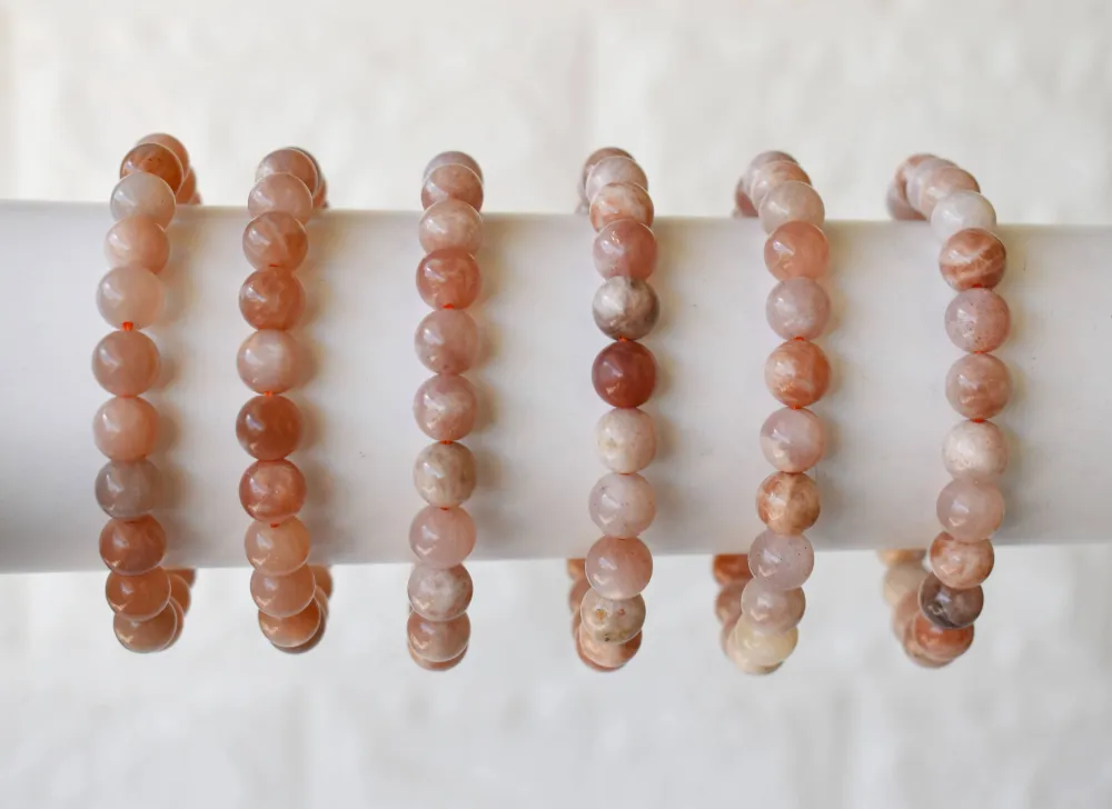 Minimal Charm Bracelet Detail Pink