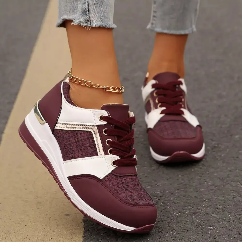 Relaxed Round Toe Lace-Up Sneakers