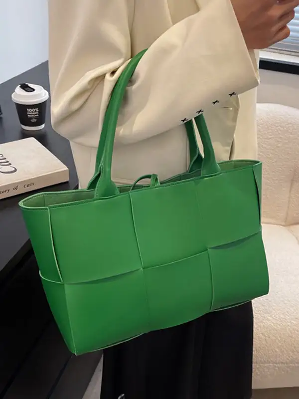 Versatile Woven Vintage Shoulder Bag