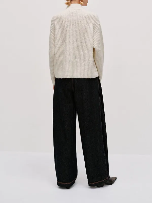 A White High-Neck Casual Knitted Sweater For Ladies