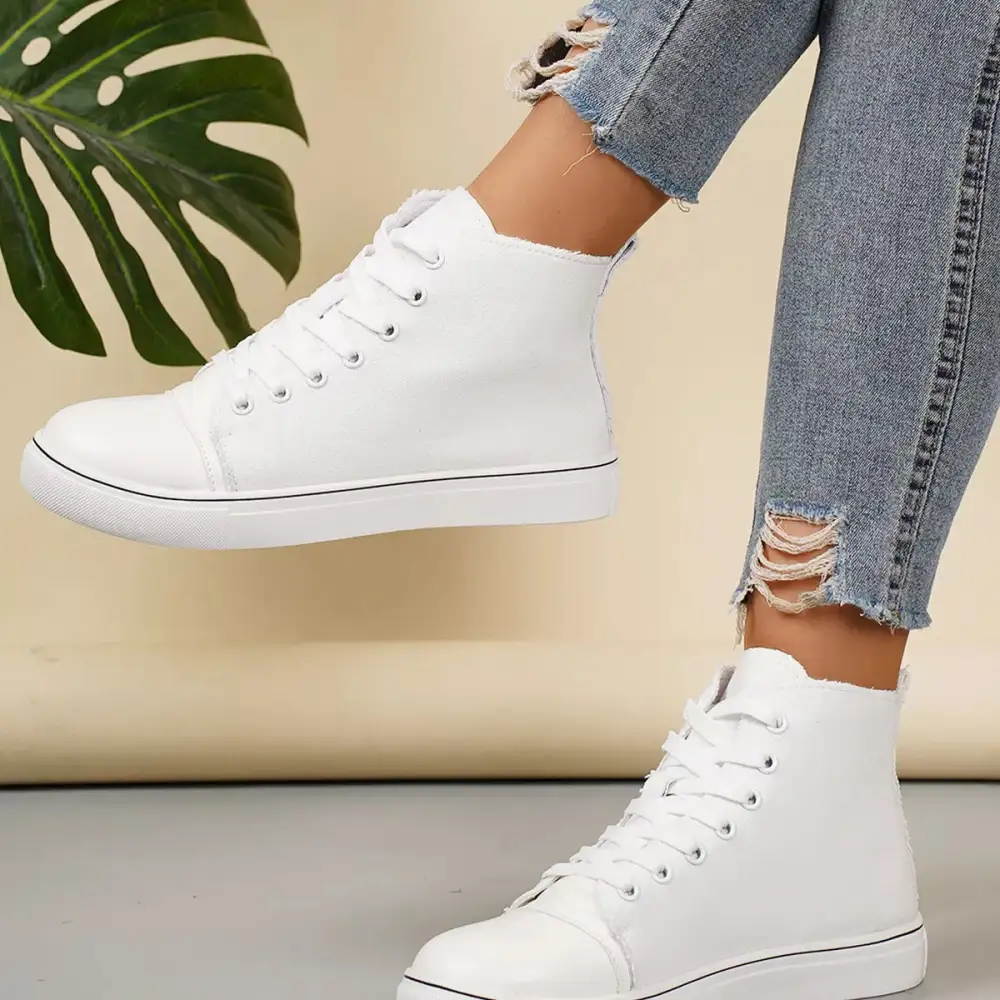 Lightweight Round Toe Lace-Up Sneakers