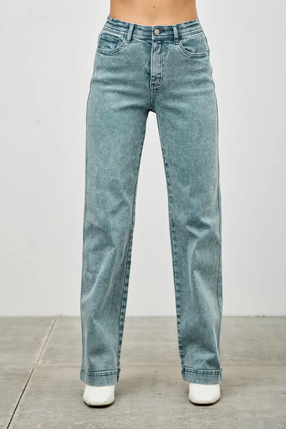 Refined High-Rise Slim-Fit Pocketed Stretch Wide Straight Jeans