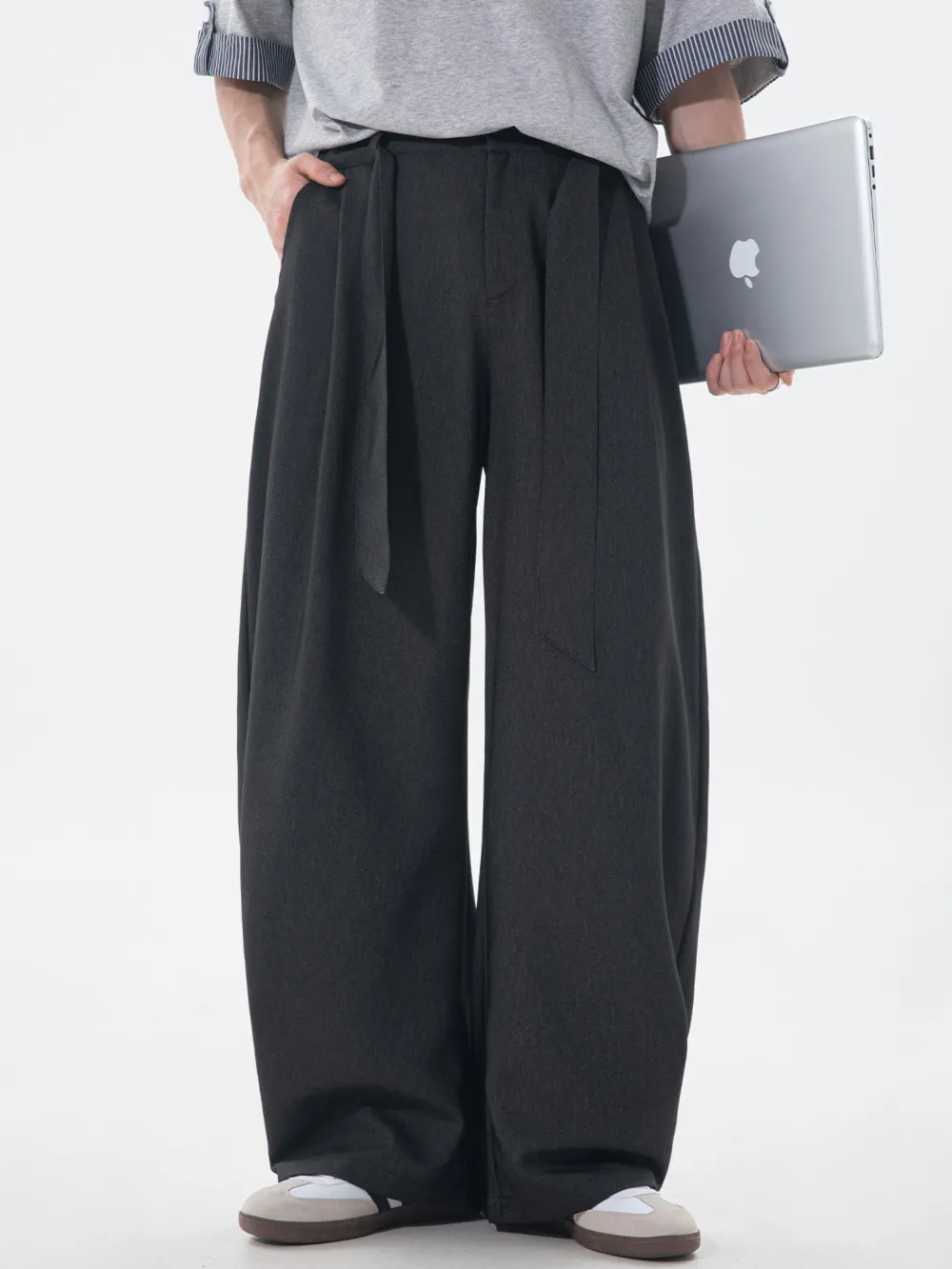 Lightweight Curved-Leg Drawstring Casual Jeans