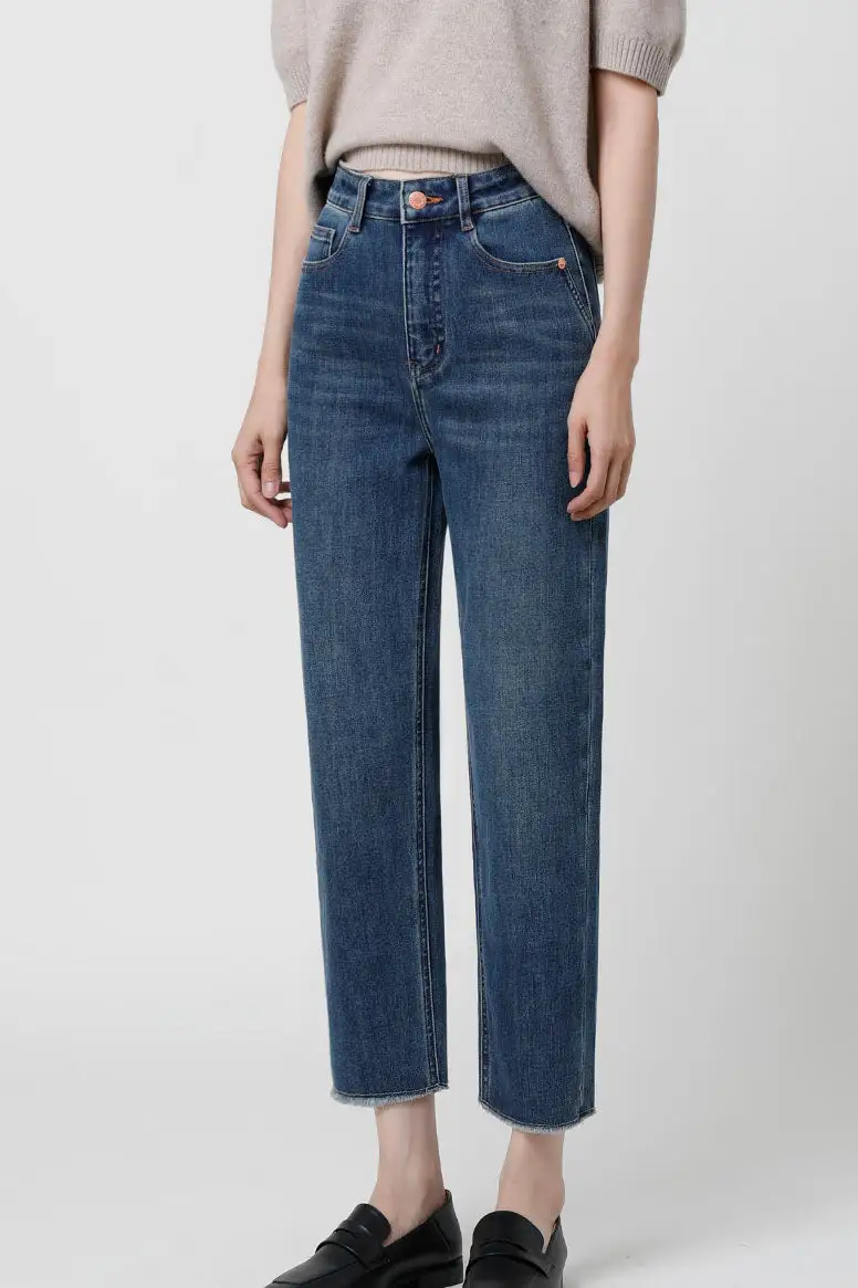 Straight-Leg Cropped Frayed Jeans