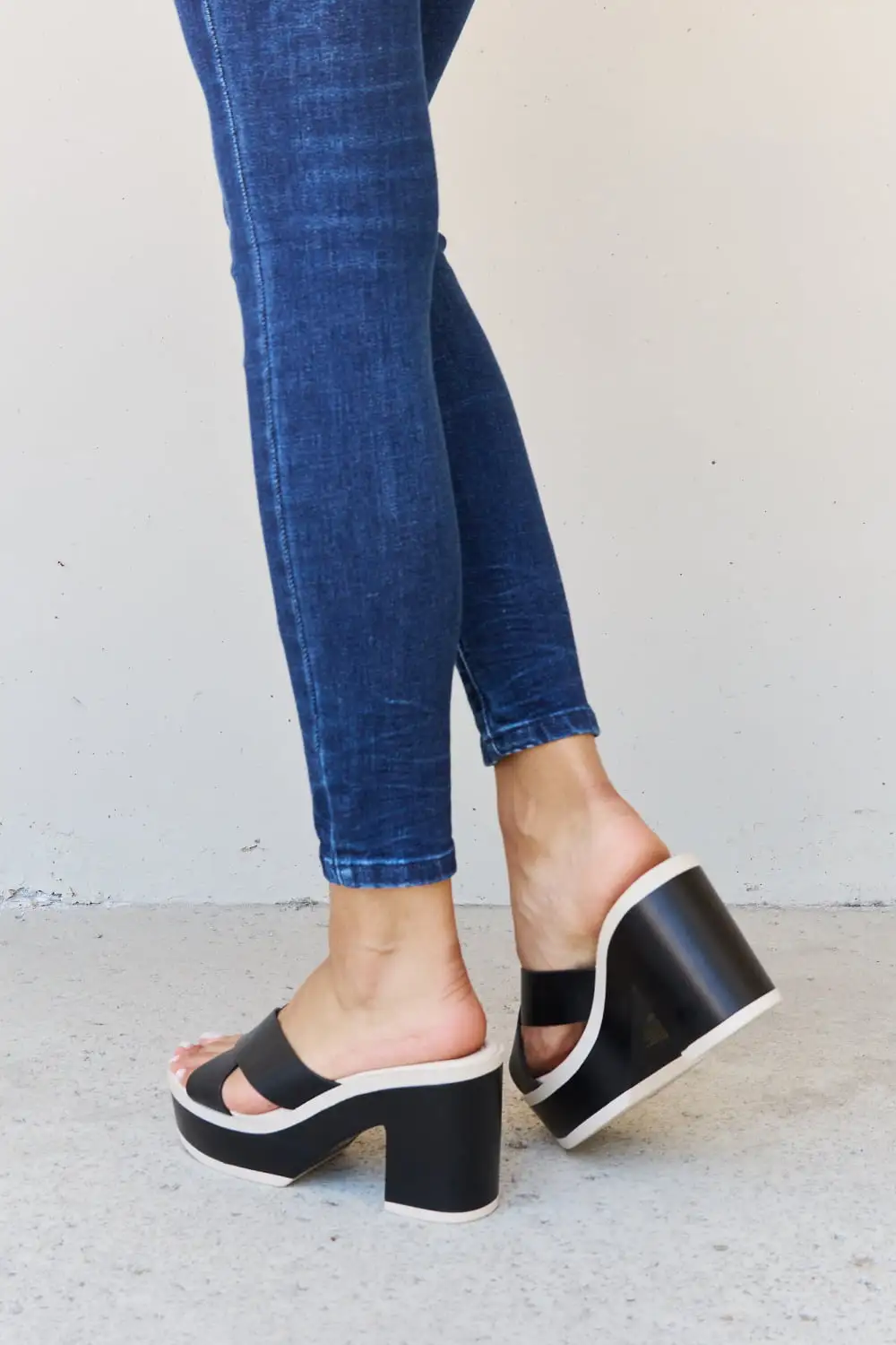 Contrast Platform Sandals