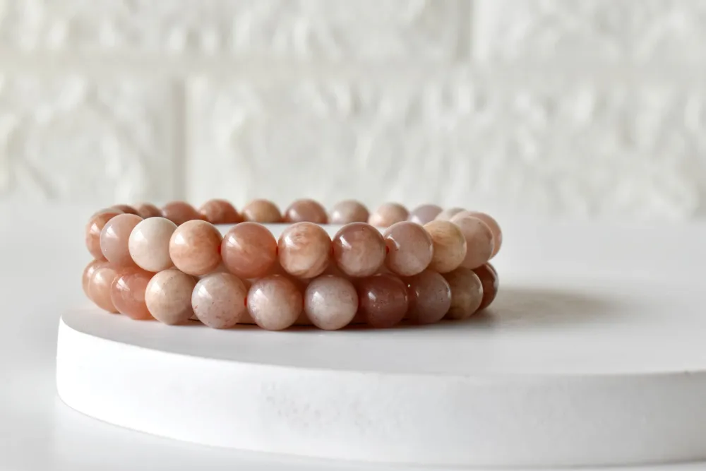 Minimal Charm Bracelet Detail Pink