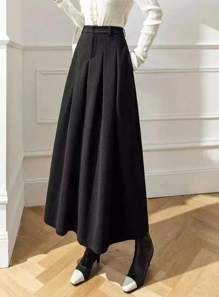 Lightweight Pleated Midi Skirt