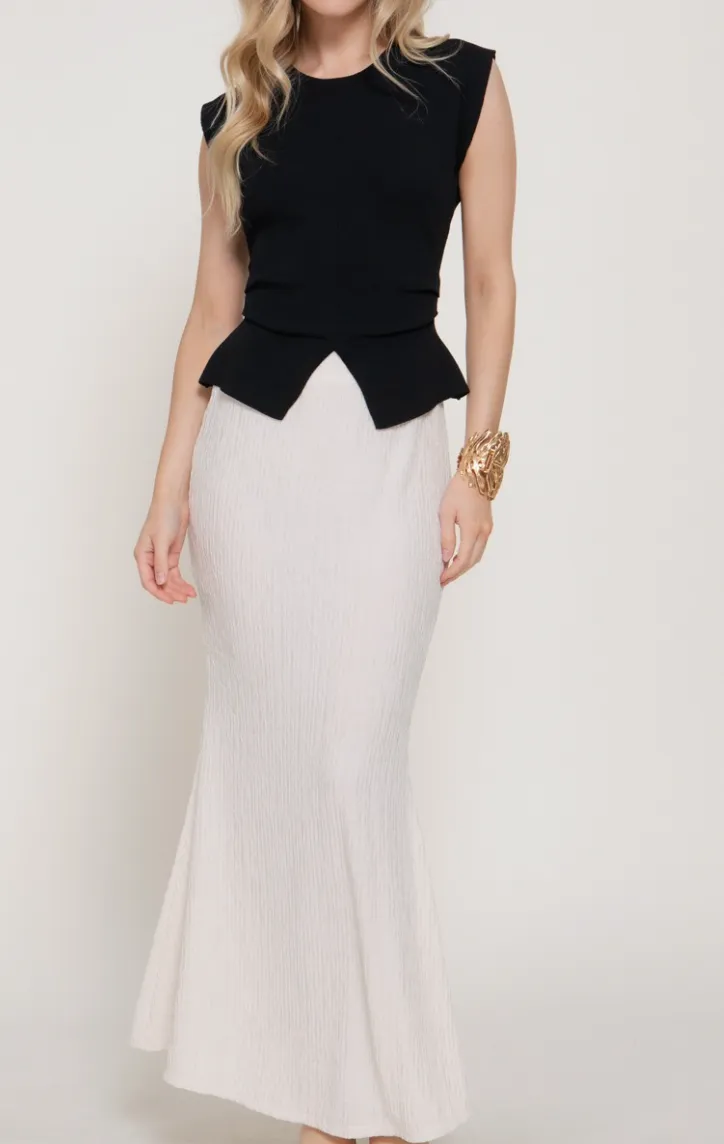 Sleeveless Side Pleats Sweater