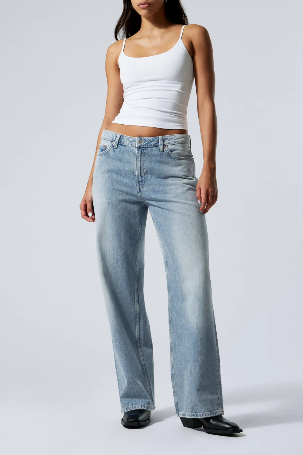 Pocketed Mid Rise Jeans