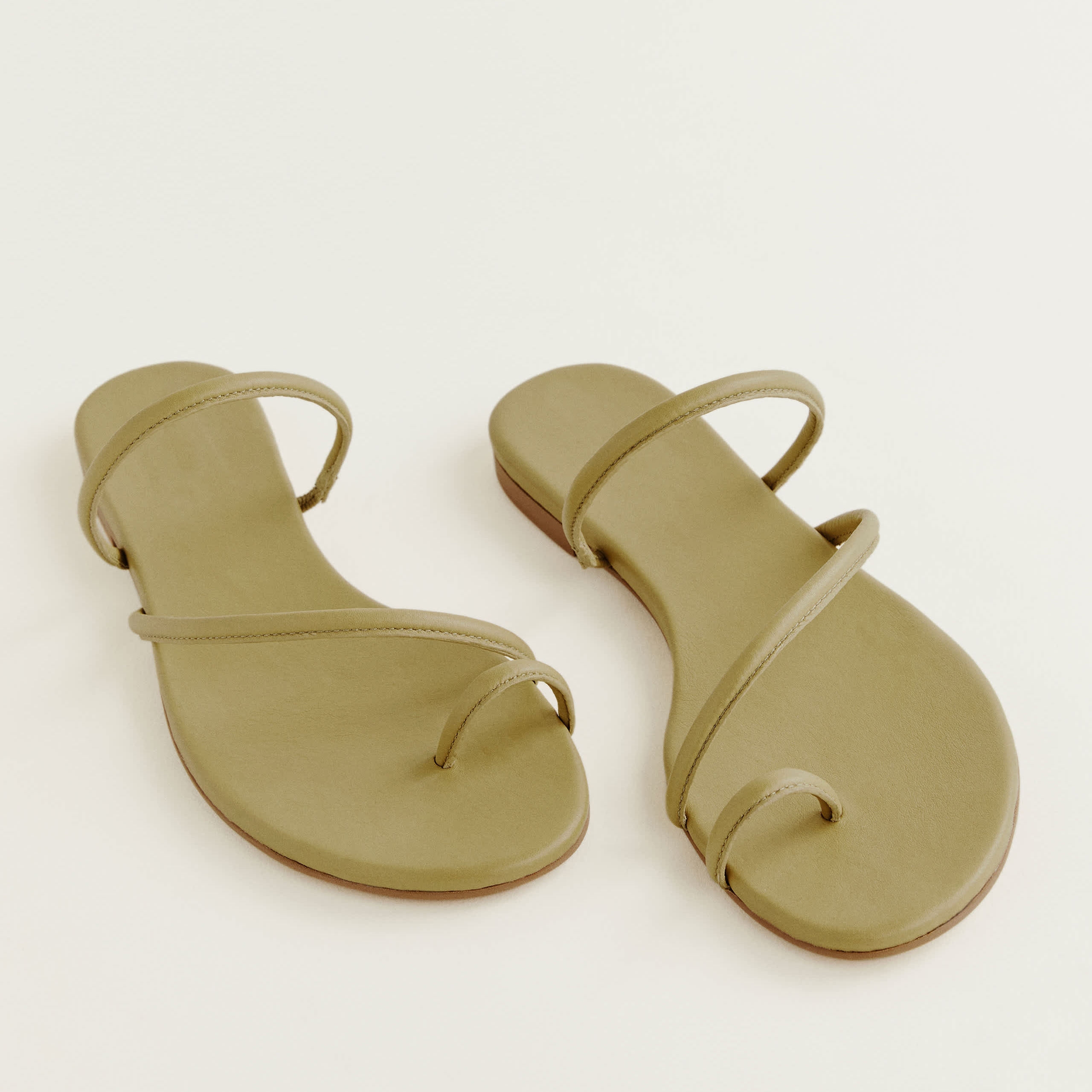 Solviera Round Toe Beach Slides