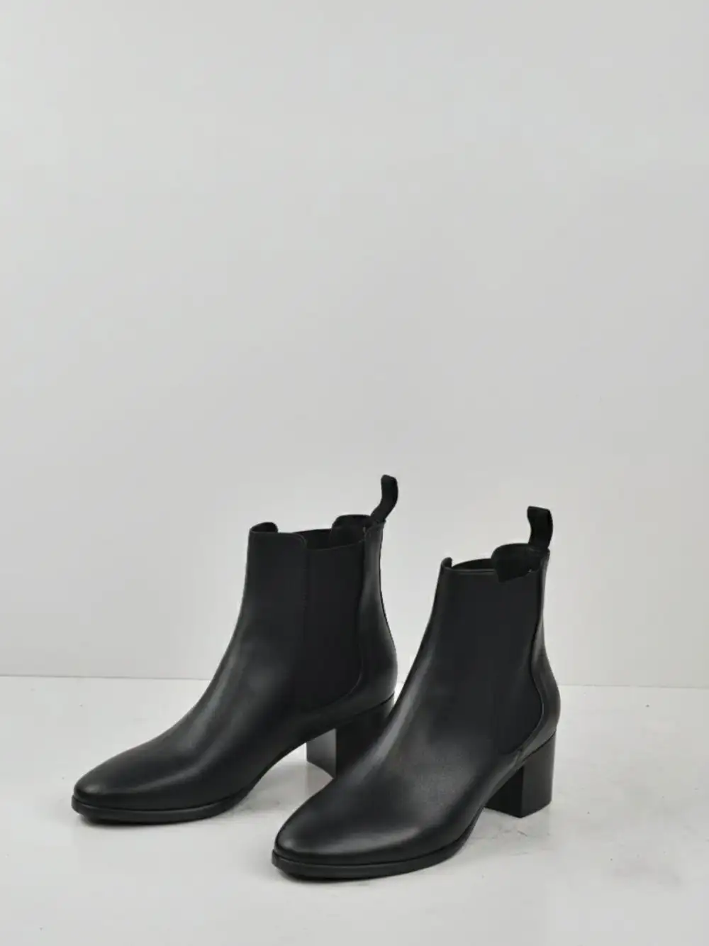 Women's Refined Casual Water Resistant Pointed Toe Chelsea Boots