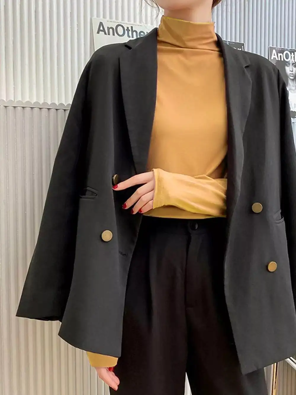 Lightweight Turtleneck Long Sleeve T-shirt