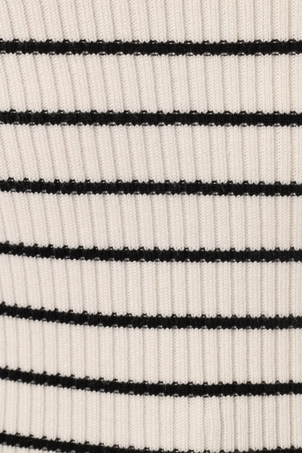 BLACK AND WHITE STRIPES KNIT TOP