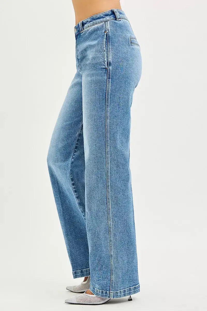 Refined Relaxed Washed Pocketed Stretch Straight Leg Jeans