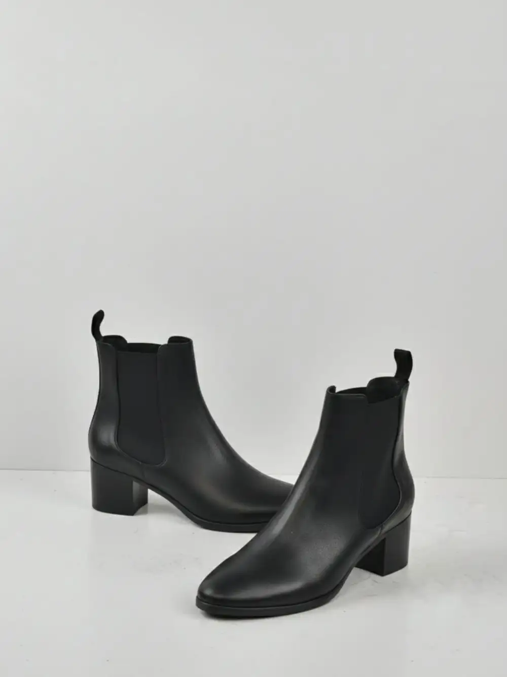 Women's Refined Casual Water Resistant Pointed Toe Chelsea Boots