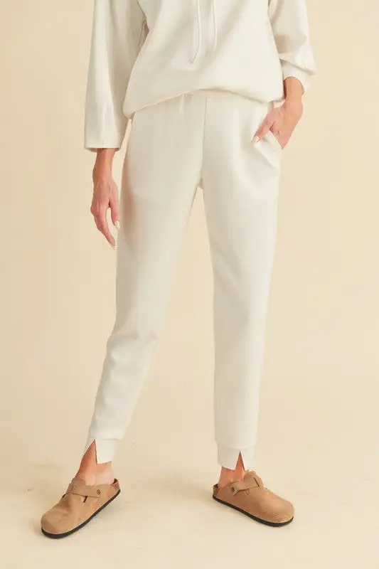 Elastic-Waist Pocketed Jogger Pants
