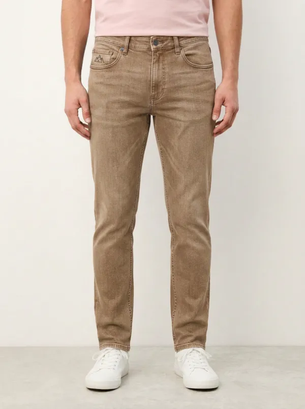Men's Contemporary Weekend Mountain Logo Embroidered Stretch Denim Jeans