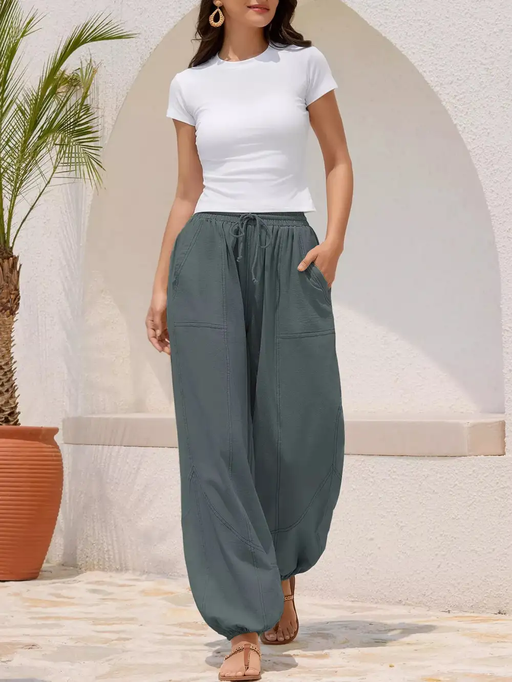 Relaxed-Fit Drawstring Pocketed Exposed-Seam Jogger Pants