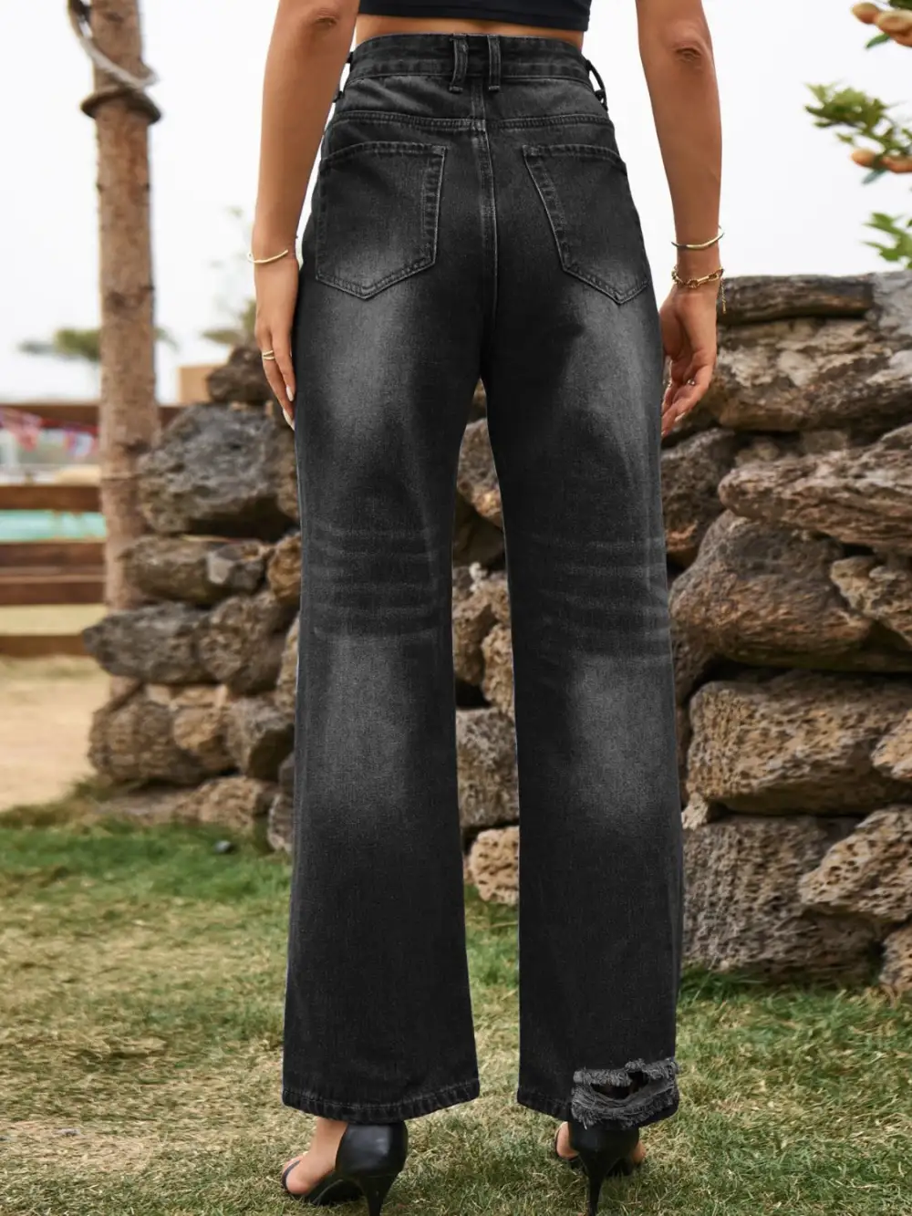 Everyday Distressed Pocketed Denim Jeans