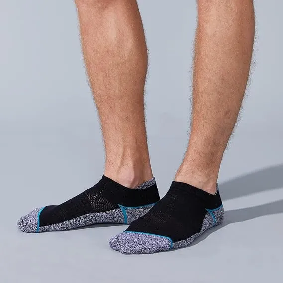 Sports running socks, moisture-wicking, odor-resistant, suitable for sweaty feet.