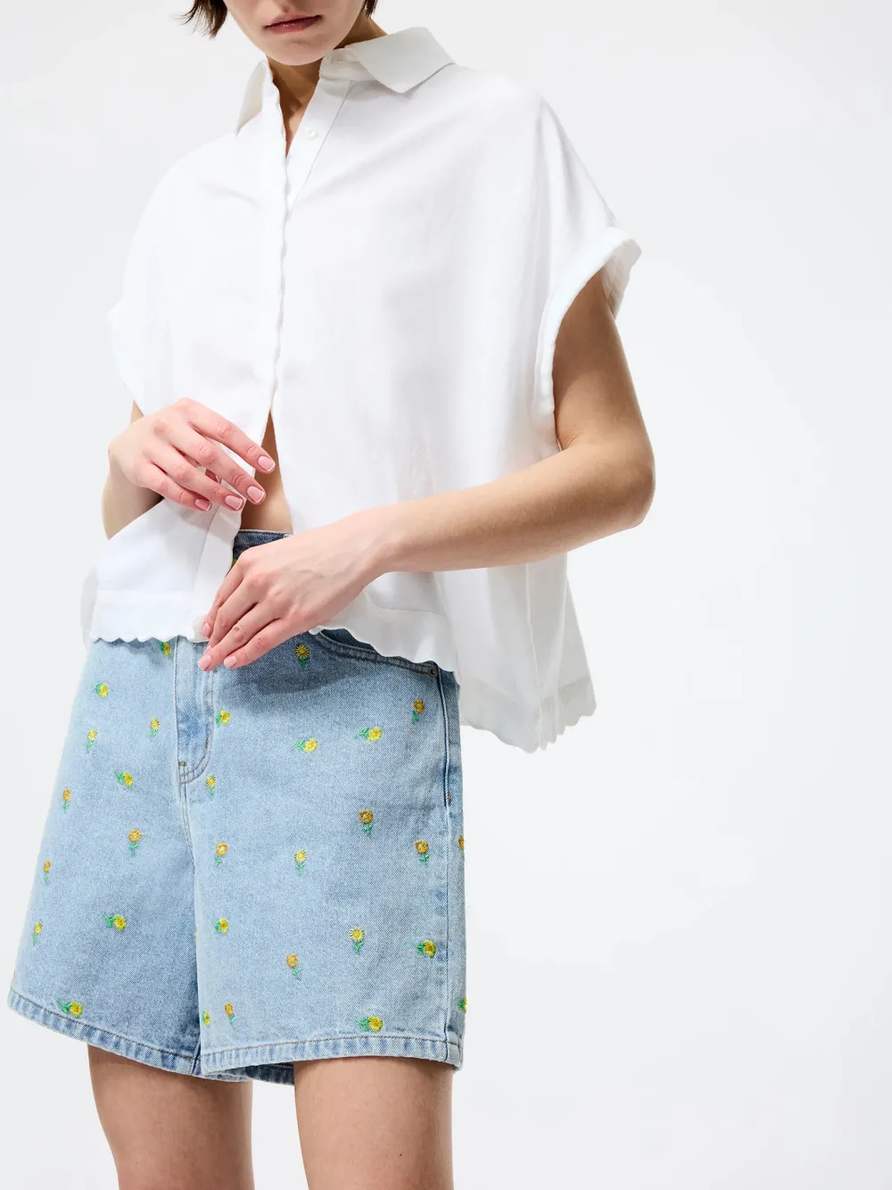 Cotton Delicate Daisy Embroidery Denim Shorts