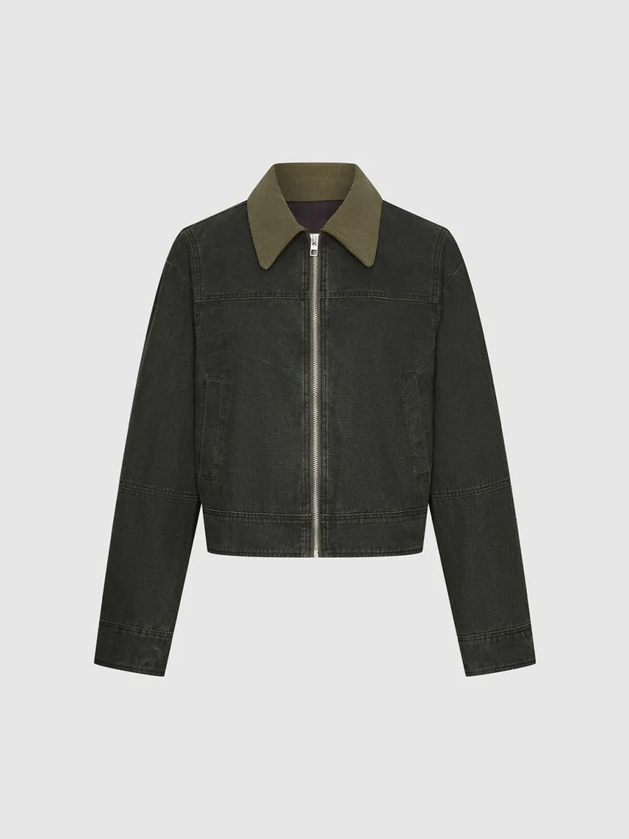 A Casual Jacket With A Dark Green Zipper Lapel For Women