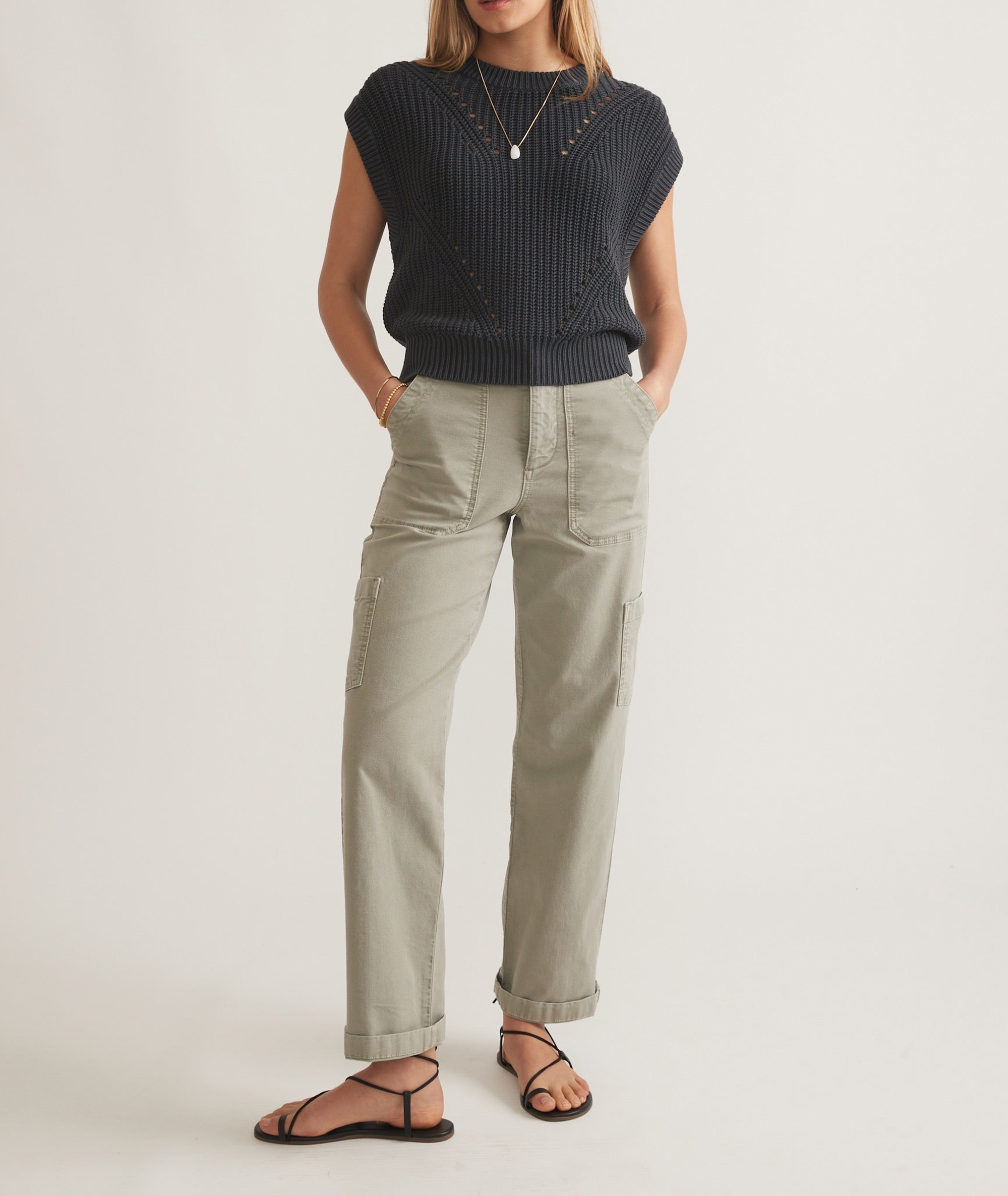 Sleeveless Knitted Sweater with Details