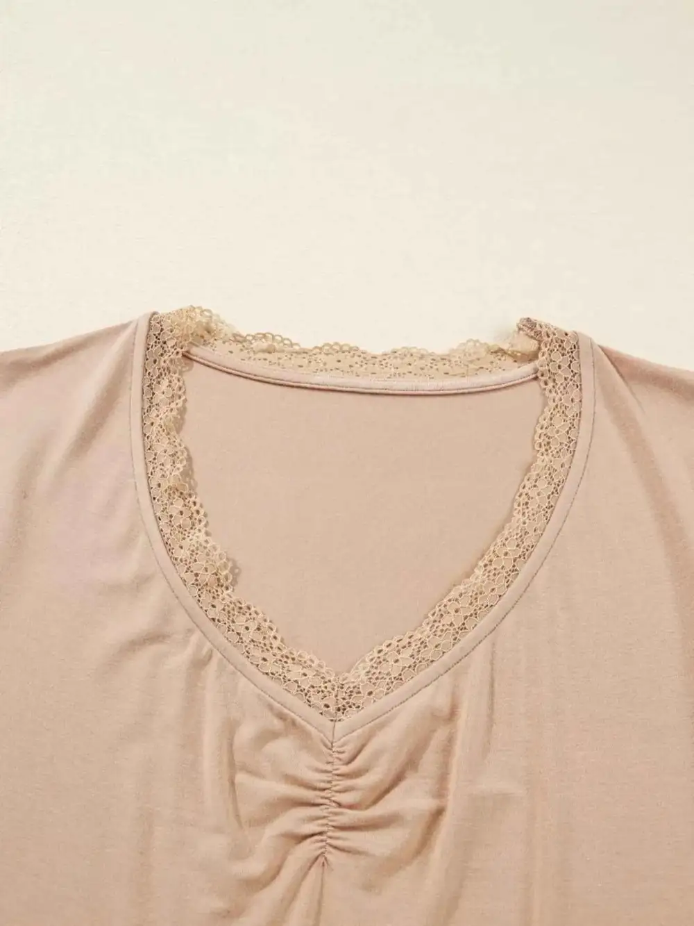 Lace-Trimmed Ruched Detail Long Sleeve T-Shirt